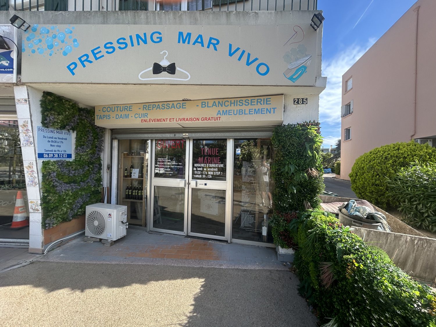 Devanture du Pressing Mar Vivo, 285 avenue Pablo Neruda à La Seyne-sur-Mer